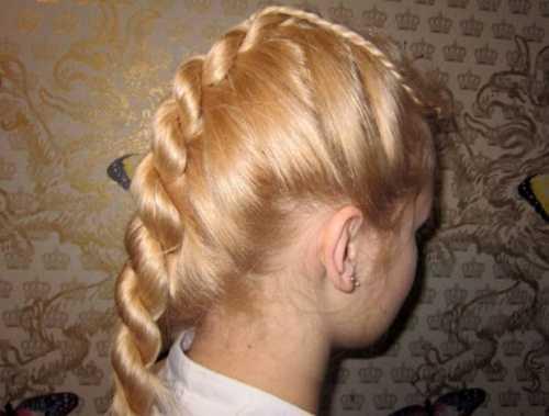 Что делать с волосами на ночь. Как спят ваши волосы? Влияние кос, пучков и жгутов на волосы во время сна. 16