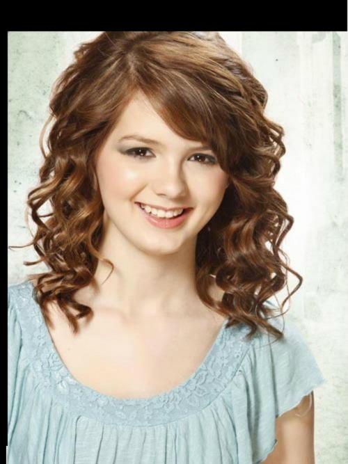 Прически на средние волосы с челкой. Прически с локонами на средние волосы с челкой