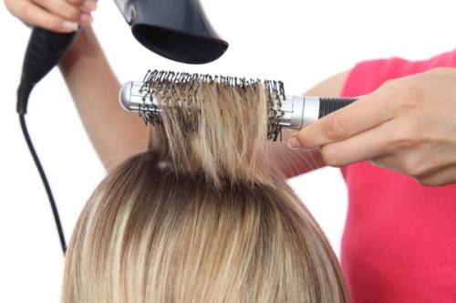 Как делать укладки на средние волосы. Как уложить волосы феном