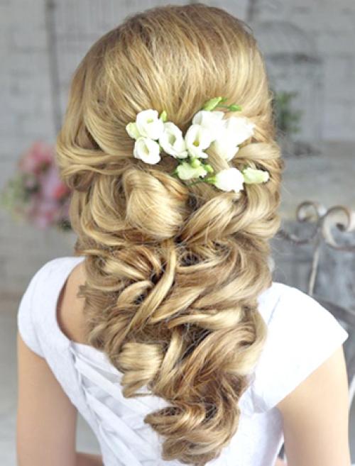 Прическа из жгутов на короткие волосы. Легкая прическа из жгутов с розами