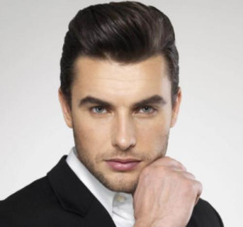 Зализанные волосы назад мужские. Самые популярные прически с зачесом назад