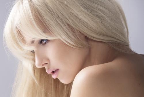 Осветление темных волос народными средствами. Почему полезно осветлять волосы народными средствами