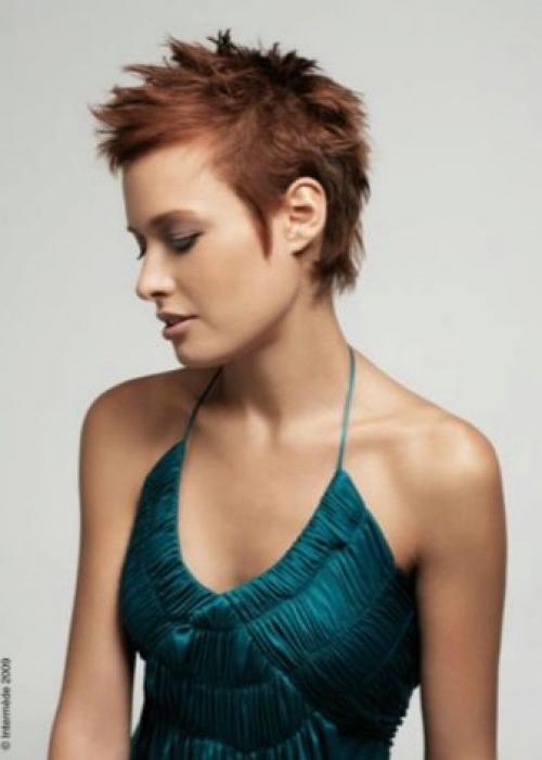 Каре стрижки на среднюю длину. Особенности стрижки рваное каре 01