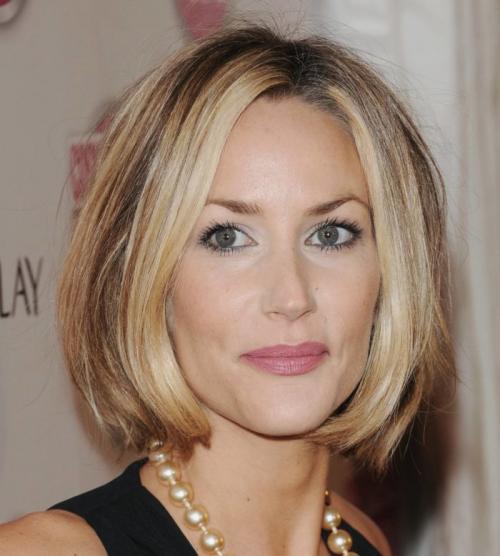 Стрижка каре на ножке. Каре на ножке стрижка женская без челки – фото