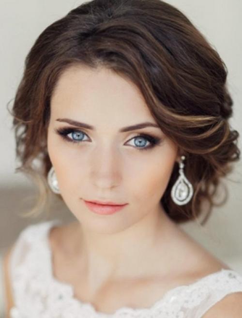 Прическа на короткие волосы локоны. Прическа с завитыми локонами на короткие волосы: фото и пошаговая инструкция