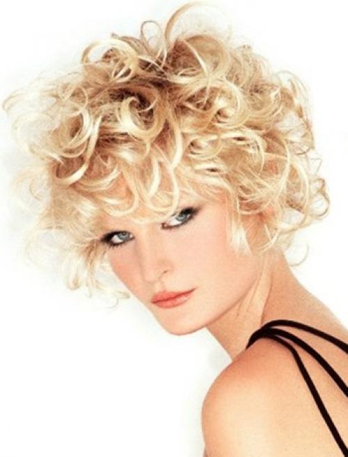 Прическа на короткие волосы локоны. Прическа с завитыми локонами на короткие волосы: фото и пошаговая инструкция