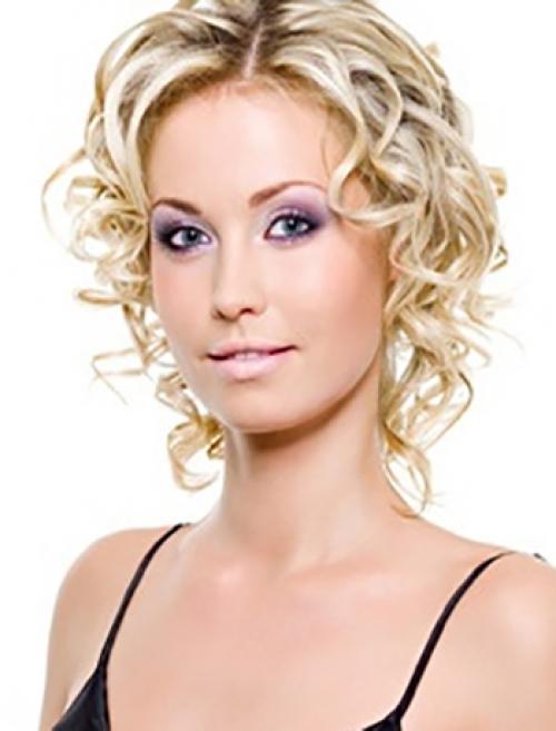 Прическа на короткие волосы локоны. Прическа с завитыми локонами на короткие волосы: фото и пошаговая инструкция