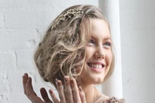 Средние прически на каре. Кому подходит стрижка каре 09