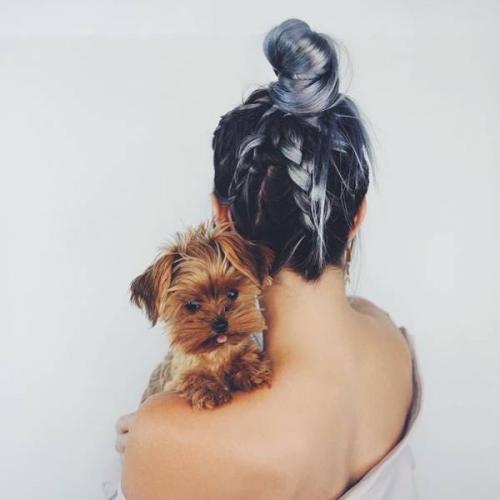 Розовые пряди на длинных волосах. Цветные пряди на волосах: модные тенденции — 2019