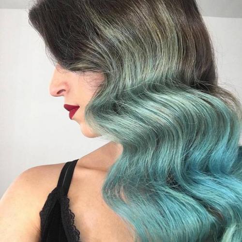 Розовые пряди на длинных волосах. Цветные пряди на волосах: модные тенденции — 2019