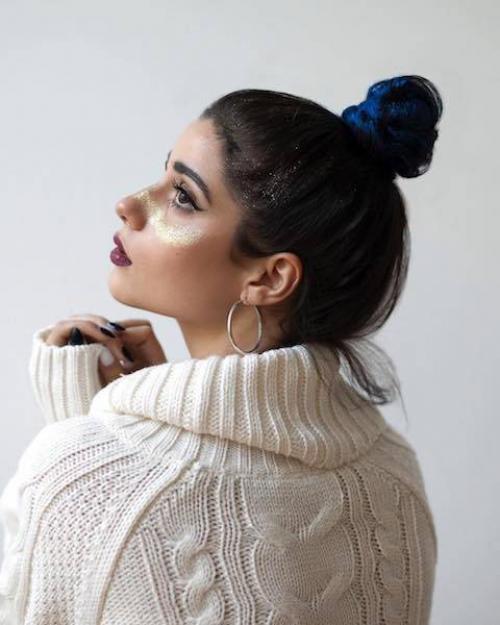 Розовые пряди на длинных волосах. Цветные пряди на волосах: модные тенденции — 2019