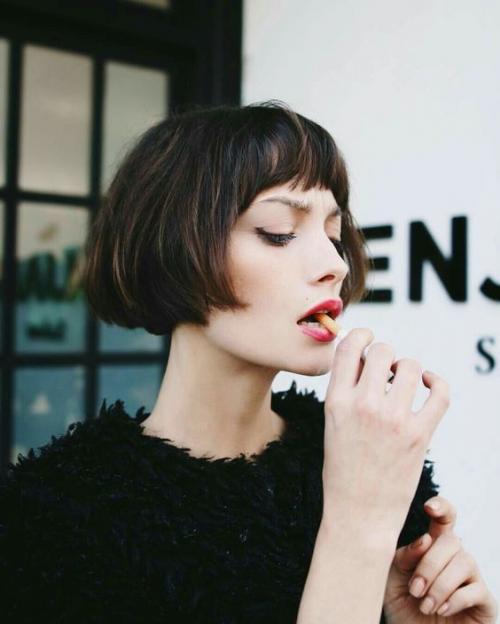 Каре и короткая челка. Самая трендовая идея 06