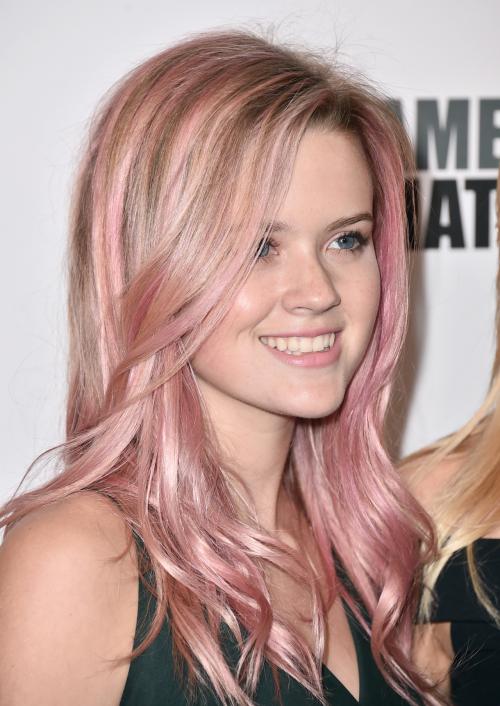 Блондинка с фиолетовыми кончиками. Броско и выразительно