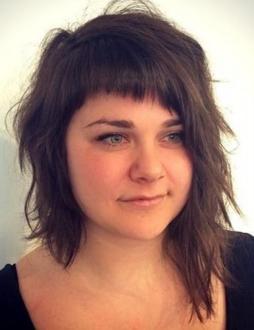 Стрижка асимметрия на среднюю длину. Асимметричная стрижка на средние волосы