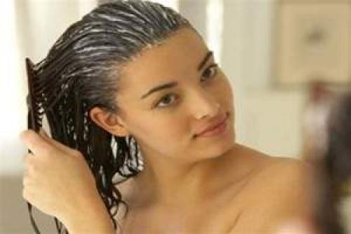 Как избавиться от сухой перхоти в домашних условиях.