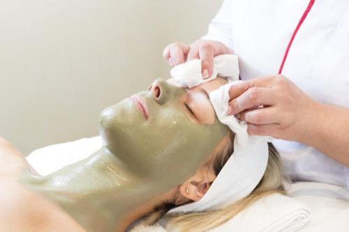 Как избавиться от темных кругов под глазами в домашних. Косметологические процедуры 01