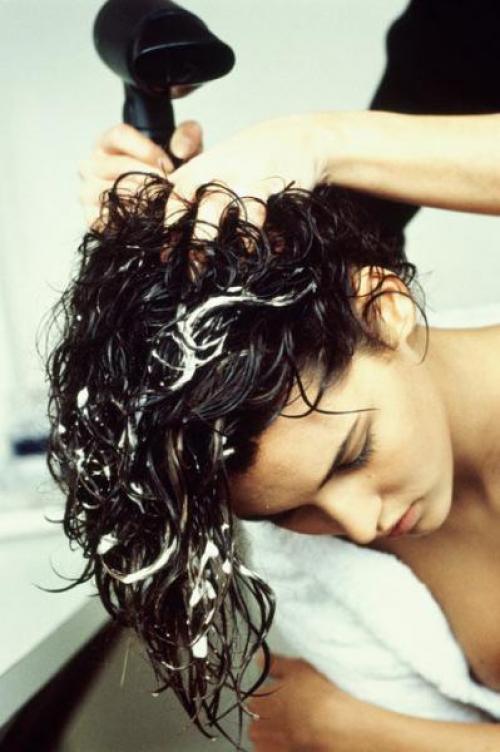 Как сделать укладку эффекта вьющихся волос