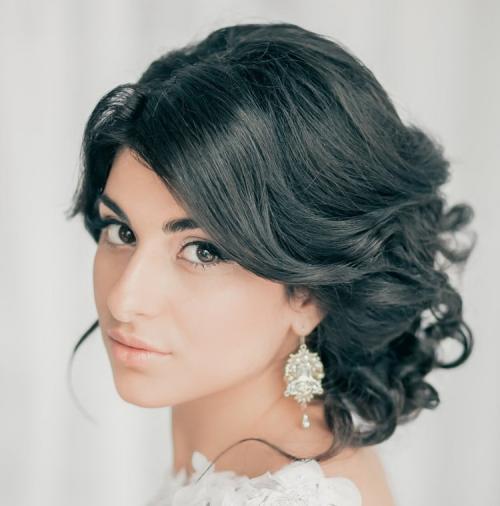 Вечерняя прическа на средние волосы своими руками. Праздничные и вечерние прически на средние волосы