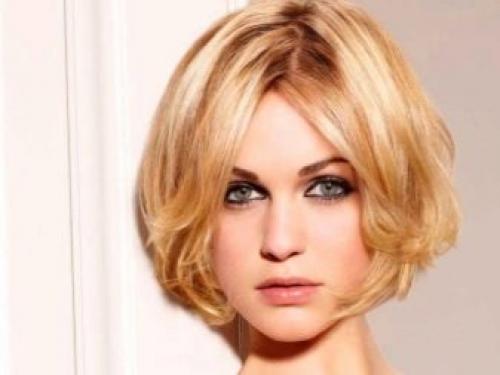 Короткое каре с челкой стрижка. Преимущества и недостатки 02