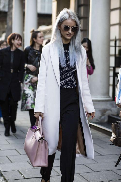 Синий цвет волос кому идет. Синие волосы: оттенки и кому они подходят