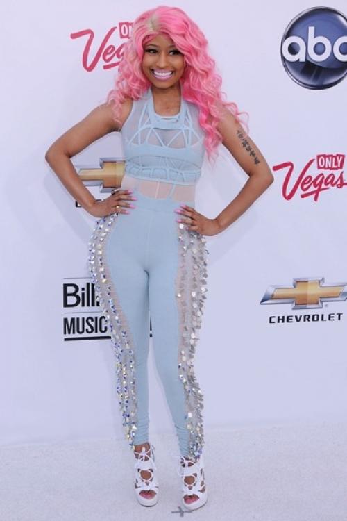 Как покрасить волосы в розовый цвет в домашних условиях?