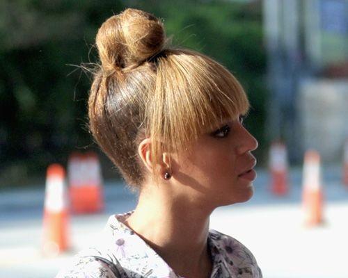 Как сделать небрежный пучок без бублика. Как сделать пучок на голове без «бублика»?