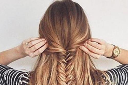 Прическа на среднюю длину. Красивые прически на средние волосы для женщин 50+ 43 Прическа на среднюю длину. Красивые прически на средние волосы для женщин 50+ 43