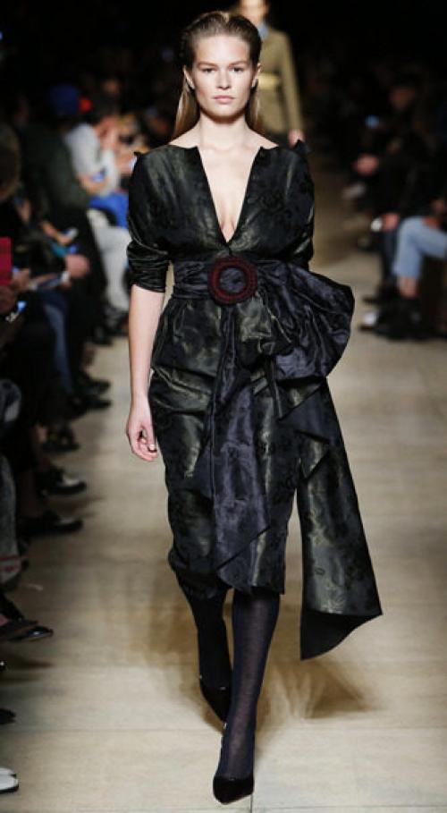 Прически с эффектом мокрых волос зачесанные назад. Повторить самой проще простого