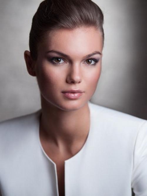 Деловая прическа на средние волосы. Легкие деловые прически на длинные и средние волосы