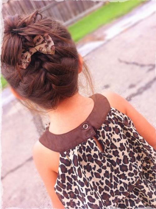 Косички на средние волосы для маленьких девочек. Прически маленьким девочкам: непривычные косички