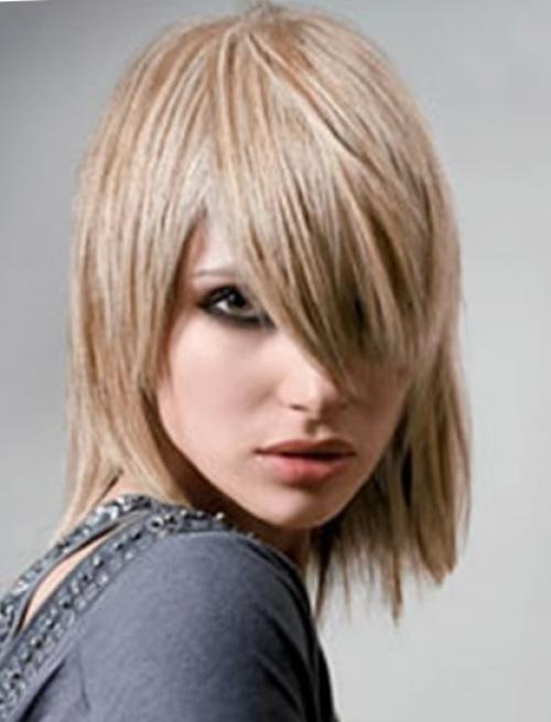 Прически на русые волосы до плеч. Стрижки до плеч с челкой — фото