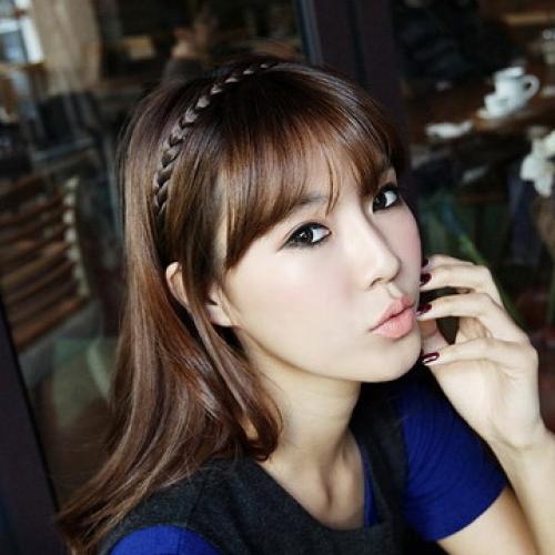 Прическа на средние волосы прямые. Стильные женские прически