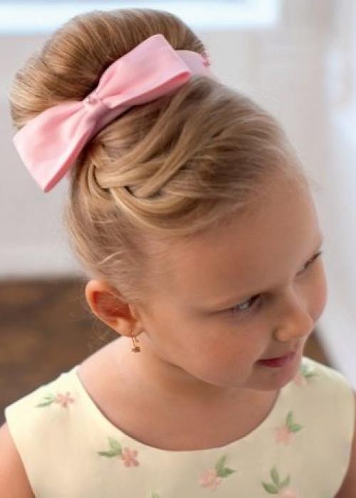 Прически для девочек с цветами. Выпускной вечер 01 Прически для девочек с цветами. Выпускной вечер 01