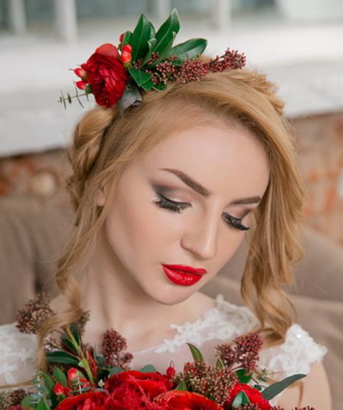 Прически для девочек с цветами. Выпускной вечер 08 Прически для девочек с цветами. Выпускной вечер 08