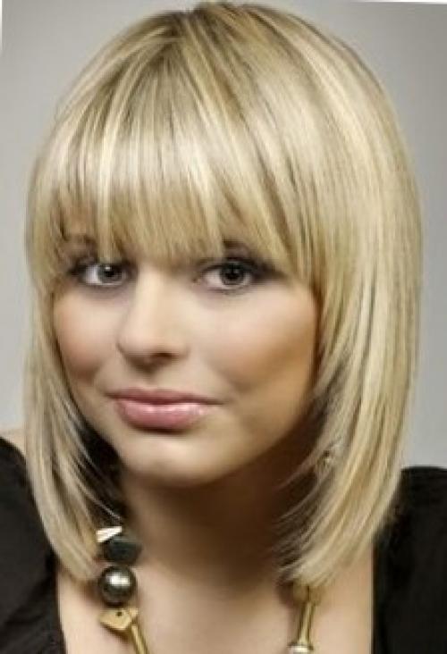 Прически на русые волосы до плеч. Стрижки до плеч с челкой — фото