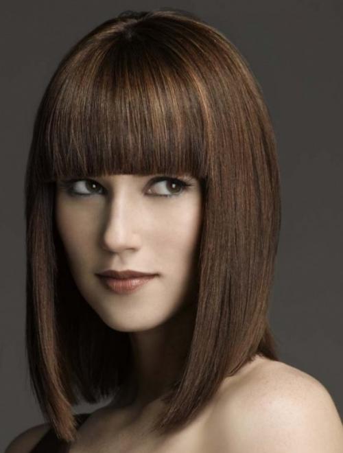 Прически на русые волосы до плеч. Стрижки до плеч с челкой — фото