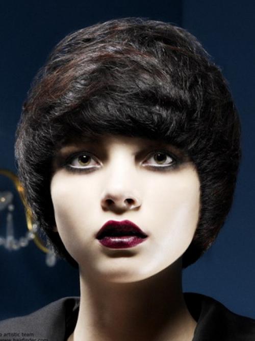 Стрижки на длинные волосы для круглого лица. Стрижки на волосы разной длины для девушек с круглым лицом