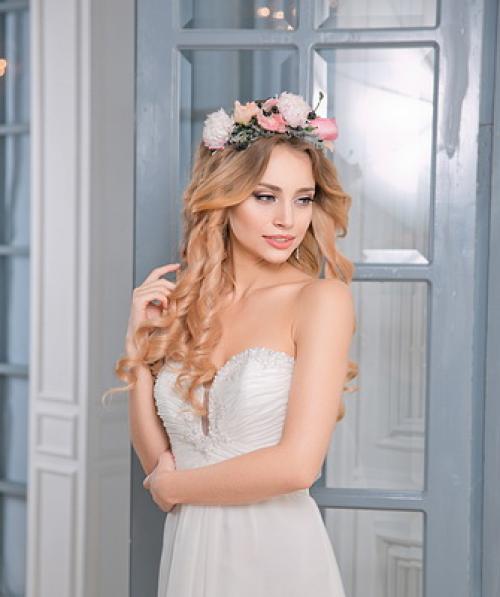 Прически для девочек с цветами. Выпускной вечер 05 Прически для девочек с цветами. Выпускной вечер 05
