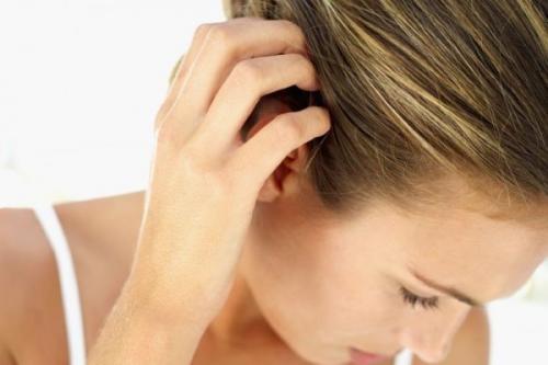 Болячки на голове у ребенка. Почему чешется и шелушится кожа головы