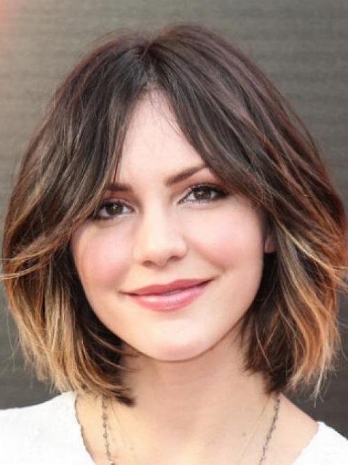 Стрижки на длинные волосы для круглого лица. Стрижки на волосы разной длины для девушек с круглым лицом