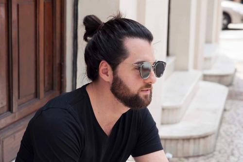 Мужской стиль волос 2019. Модная мужская стрижка «Man bun» на длинные волосы 2019