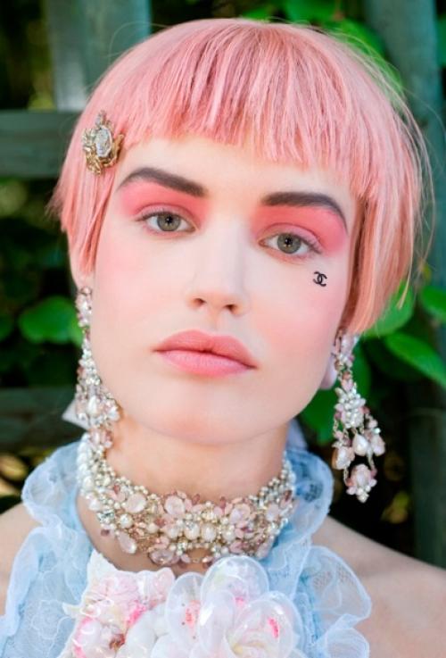 Как покрасить волосы в розовый цвет в домашних условиях?