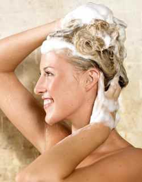 Осветлить волосы в домашних условиях народными. Почему полезно осветлять волосы народными средствами 15 Осветлить волосы в домашних условиях народными. Почему полезно осветлять волосы народными средствами 15