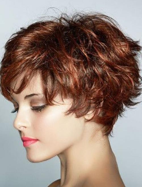 Стрижка с короткой челкой и макушкой. Смелые стрижки с приподнятой объемной макушкой для коротких и средних волос (с фото)