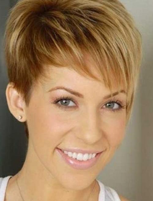 Стрижка с короткой челкой и макушкой. Смелые стрижки с приподнятой объемной макушкой для коротких и средних волос (с фото)