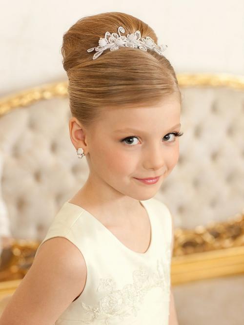 Простая прическа девочке на выпускной. Детская прическа на выпускной с кудрями