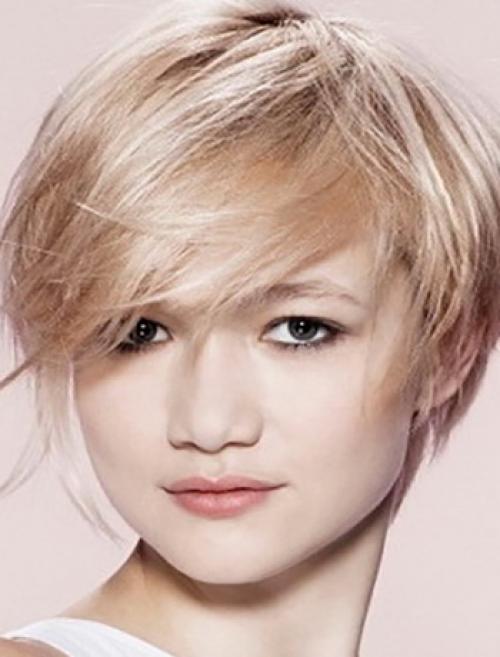 Стрижка с короткой челкой и макушкой. Смелые стрижки с приподнятой объемной макушкой для коротких и средних волос (с фото)