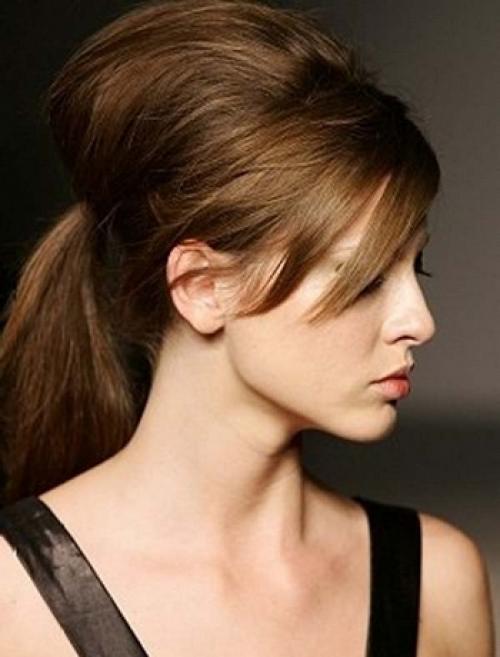 Прическа с прямыми волосами и начесом. Прически с начесом и челкой на собранные волосы (с фото)