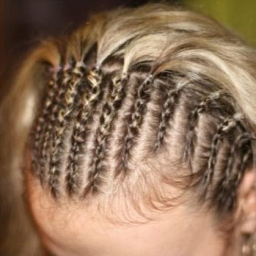 Самые легкие, но красивые прически. Высокая прическа Высокая прическа, при этом легкая и стильная – это буквально спасательный круг для всех модниц летом. 05 Самые легкие, но красивые прически. Высокая прическа Высокая прическа, при этом легкая и стильная – это буквально спасательный круг для всех модниц летом. 05