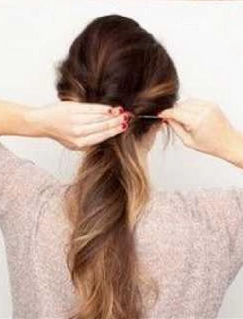 Прическа с прямыми волосами и начесом. Прически с начесом и челкой на собранные волосы (с фото)